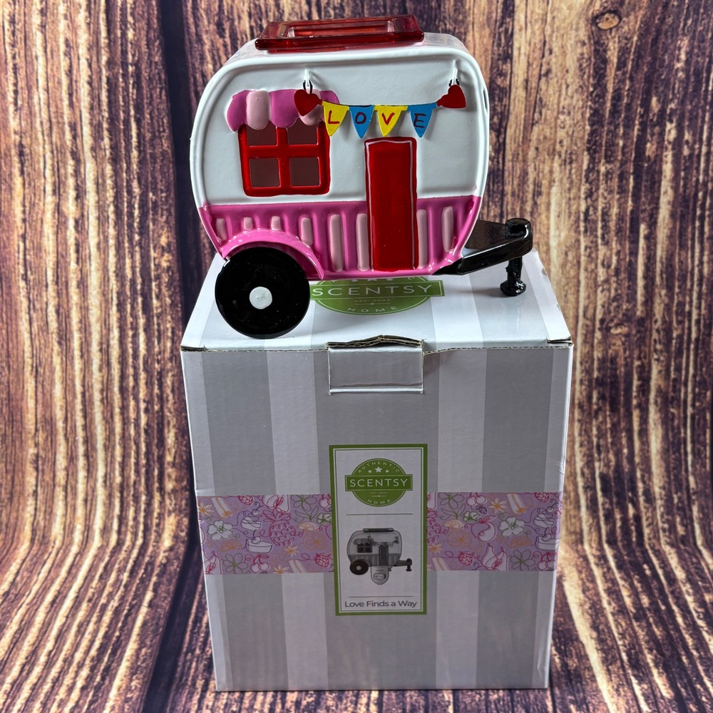 Scentsy Love Finds A Way Camper Mini Warmer Plug-In Pink White Valentine Decor